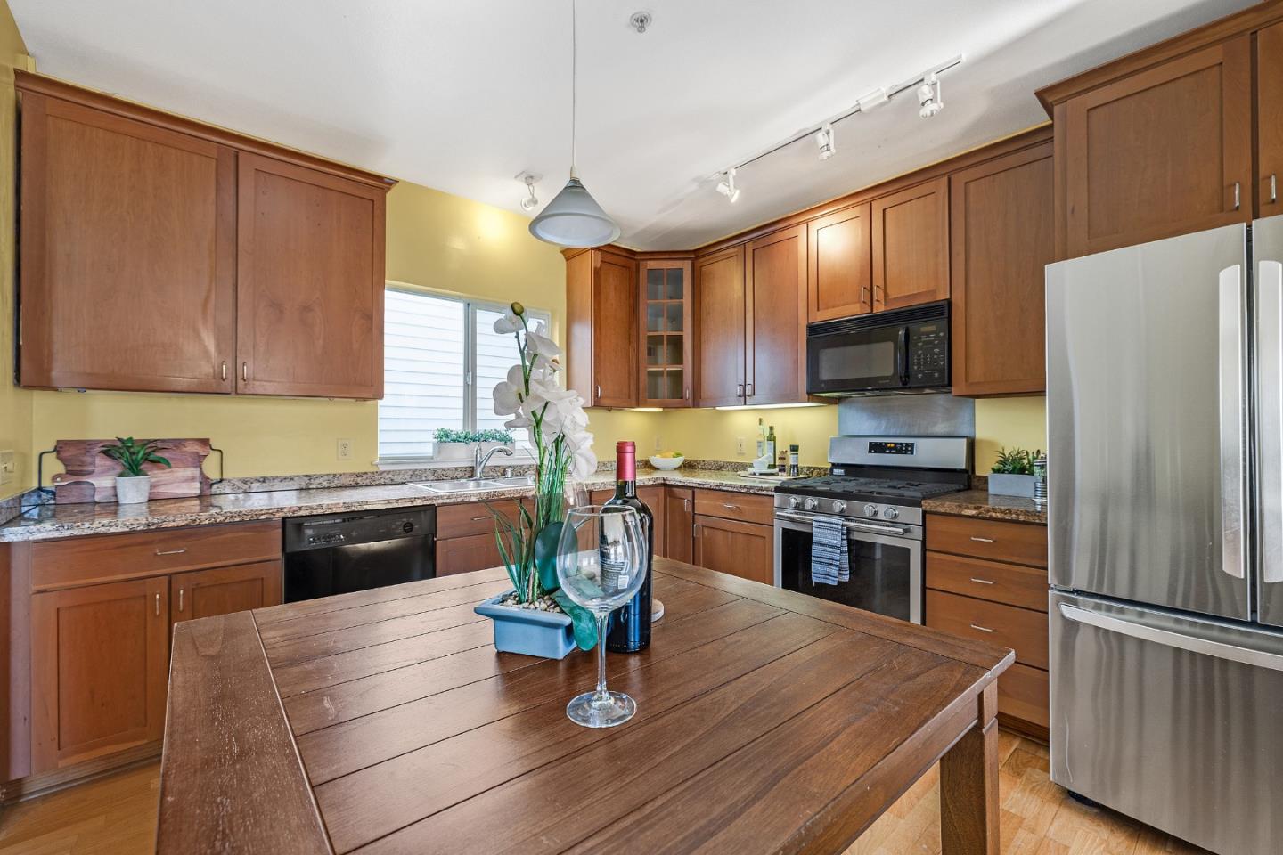 Detail Gallery Image 17 of 32 For 3246 21st St #1,  San Francisco,  CA 94110 - 3 Beds | 2 Baths
