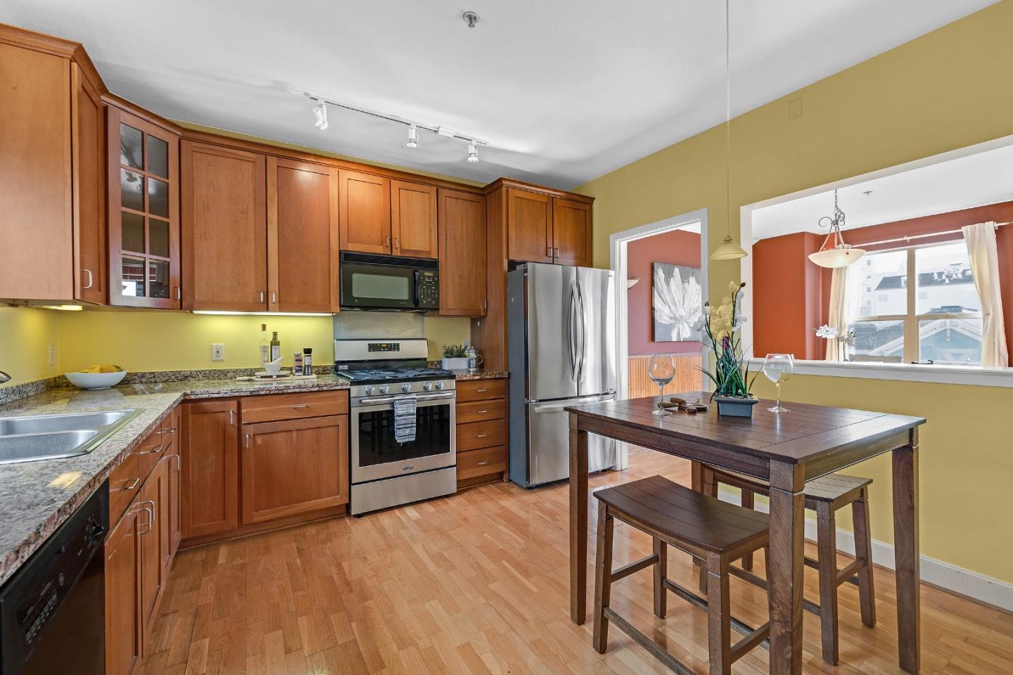 Detail Gallery Image 18 of 32 For 3246 21st St #1,  San Francisco,  CA 94110 - 3 Beds | 2 Baths