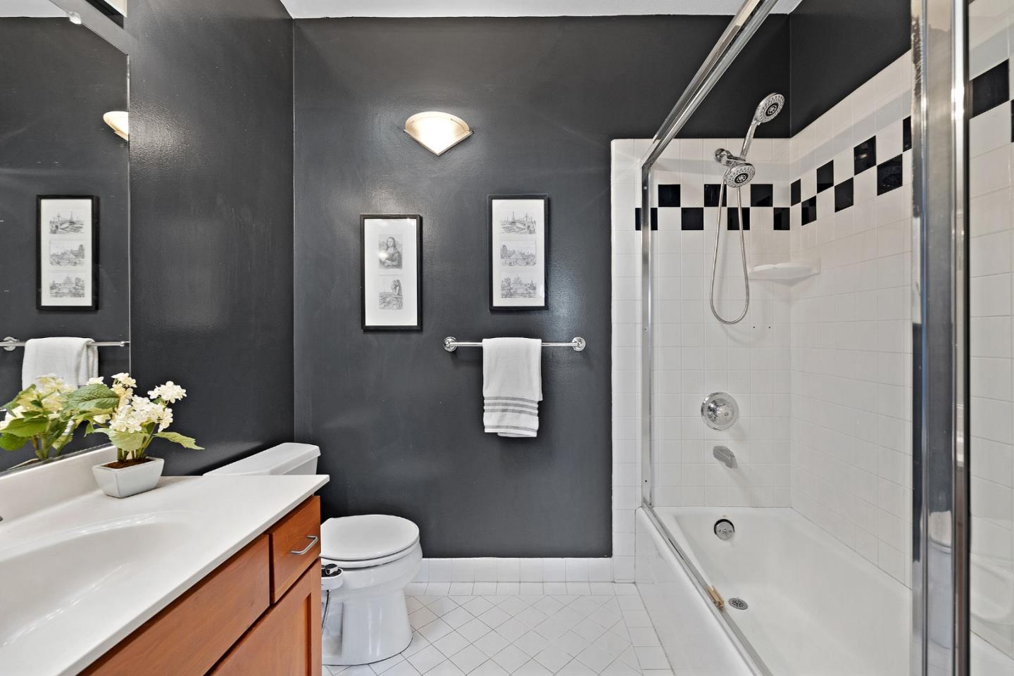 Detail Gallery Image 29 of 32 For 3246 21st St #1,  San Francisco,  CA 94110 - 3 Beds | 2 Baths