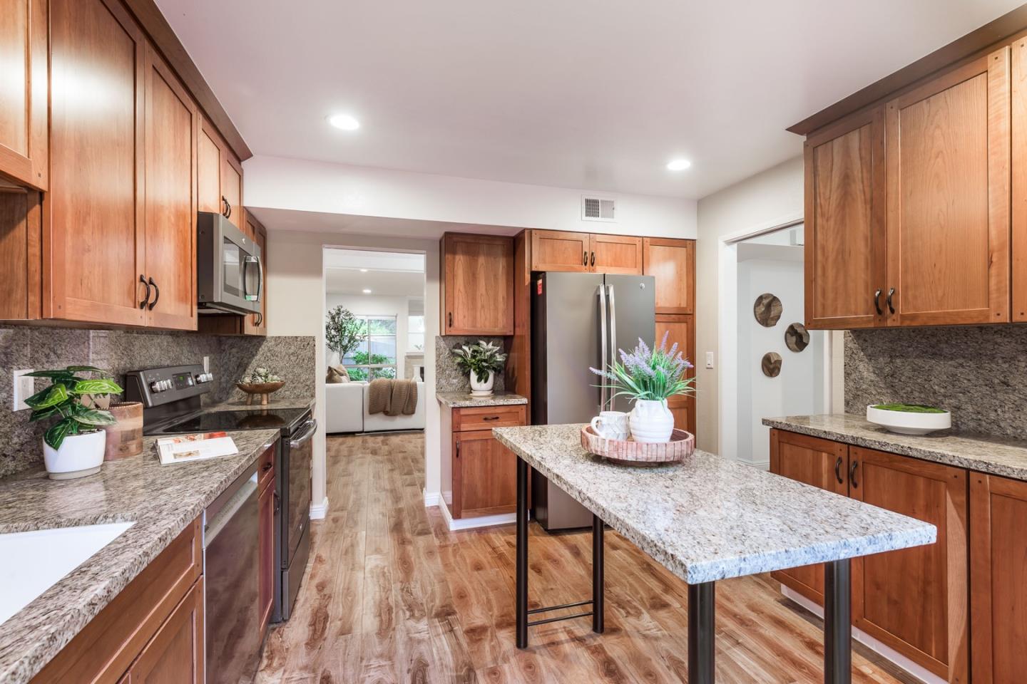 Detail Gallery Image 4 of 36 For 19414 Vineyard Ln, Saratoga,  CA 95070 - 3 Beds | 2/1 Baths