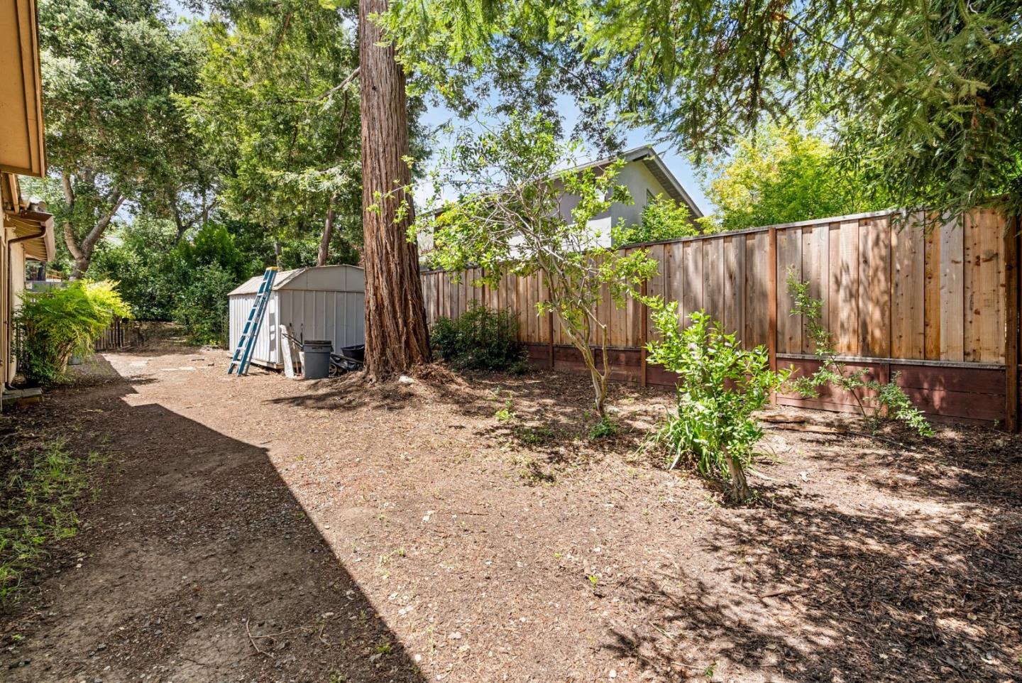 Detail Gallery Image 10 of 74 For 24401 Summerhill Ave, Los Altos,  CA 94024 - 4 Beds | 2 Baths