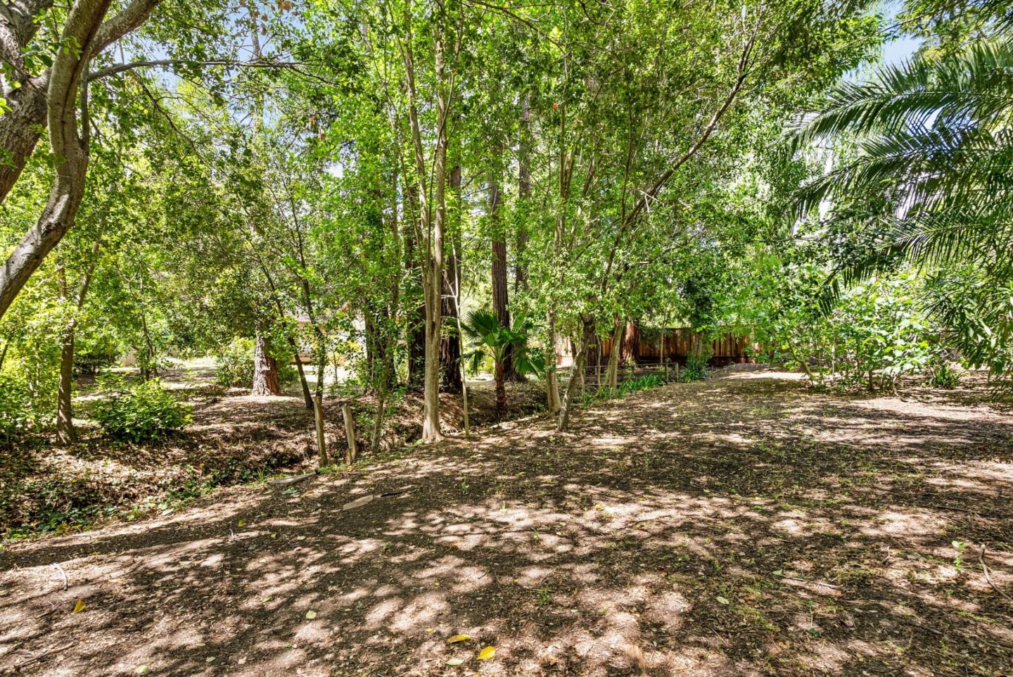 Detail Gallery Image 11 of 74 For 24401 Summerhill Ave, Los Altos,  CA 94024 - 4 Beds | 2 Baths