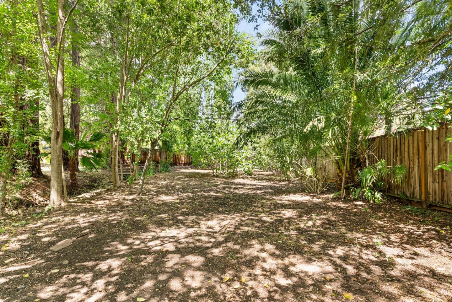 Detail Gallery Image 12 of 74 For 24401 Summerhill Ave, Los Altos,  CA 94024 - 4 Beds | 2 Baths