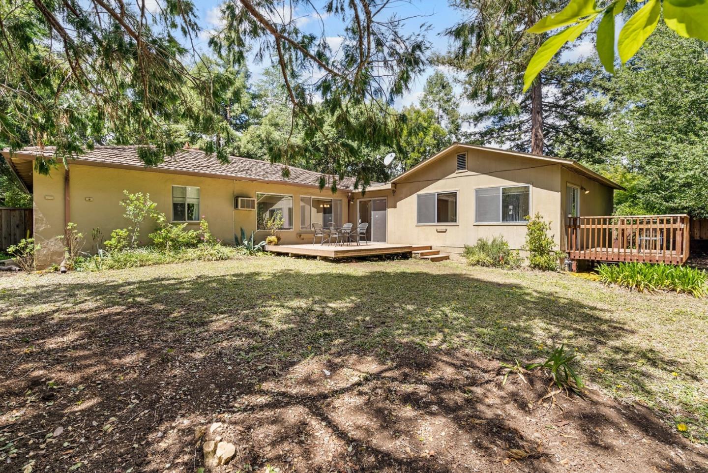 Detail Gallery Image 14 of 74 For 24401 Summerhill Ave, Los Altos,  CA 94024 - 4 Beds | 2 Baths