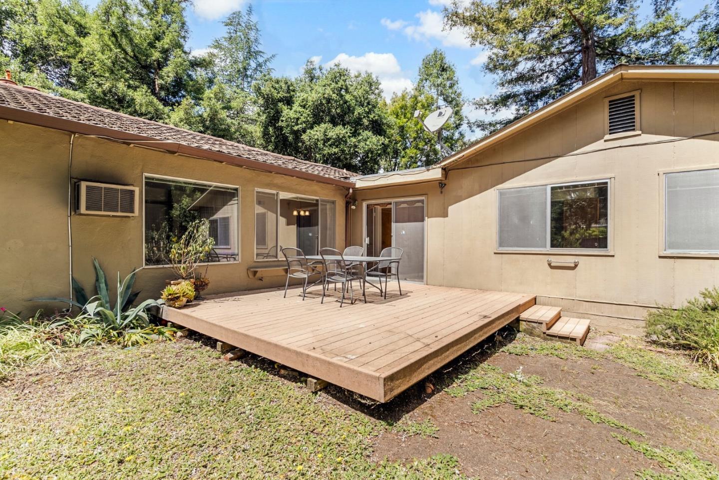 Detail Gallery Image 15 of 74 For 24401 Summerhill Ave, Los Altos,  CA 94024 - 4 Beds | 2 Baths