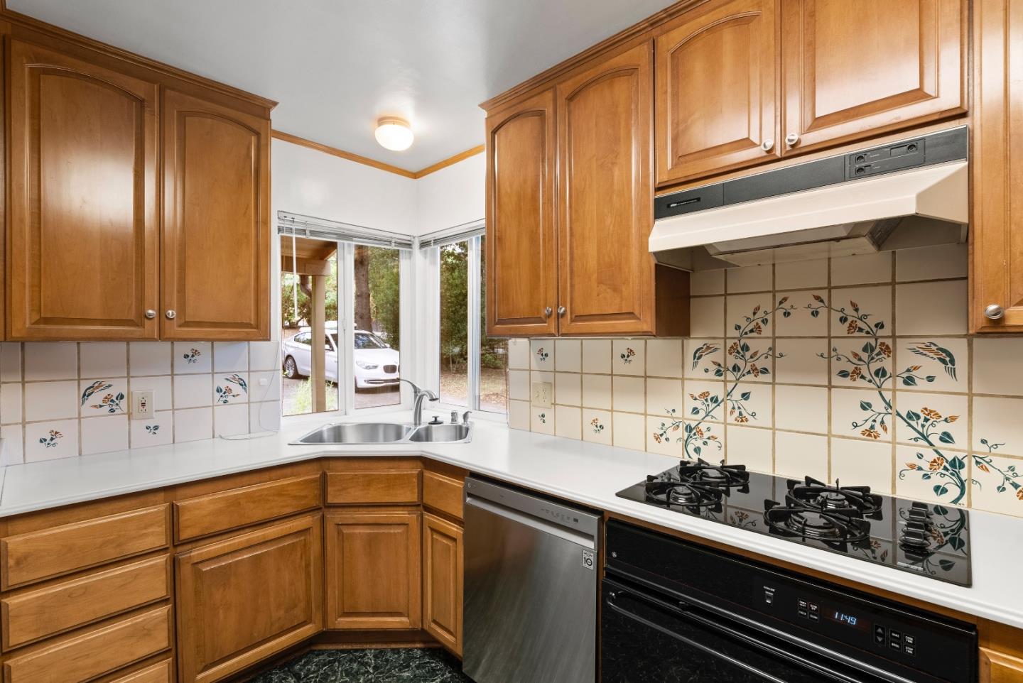 Detail Gallery Image 25 of 74 For 24401 Summerhill Ave, Los Altos,  CA 94024 - 4 Beds | 2 Baths
