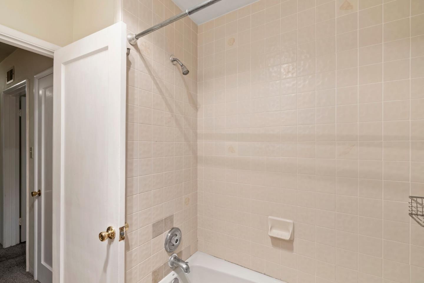 Detail Gallery Image 27 of 74 For 24401 Summerhill Ave, Los Altos,  CA 94024 - 4 Beds | 2 Baths