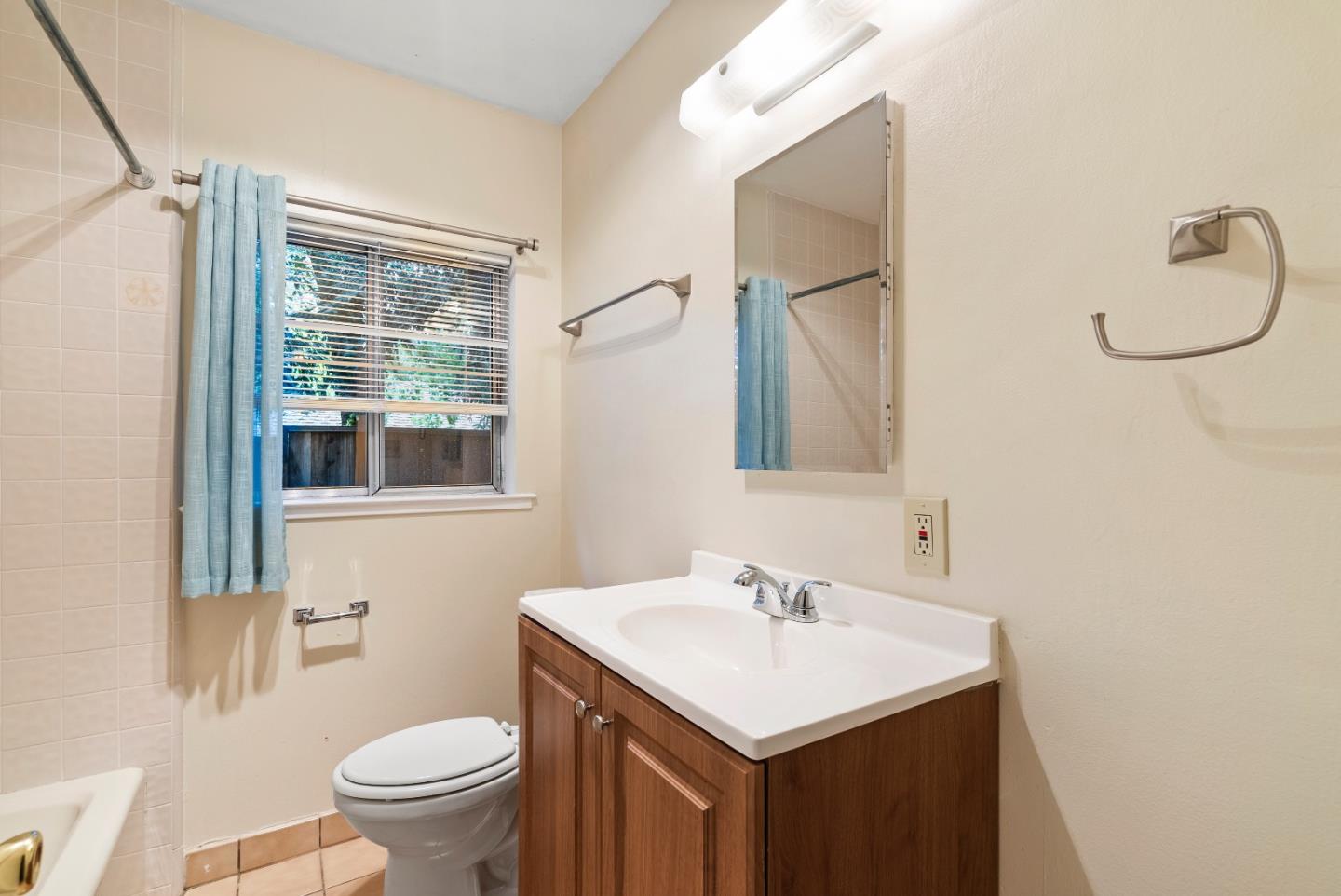 Detail Gallery Image 29 of 74 For 24401 Summerhill Ave, Los Altos,  CA 94024 - 4 Beds | 2 Baths