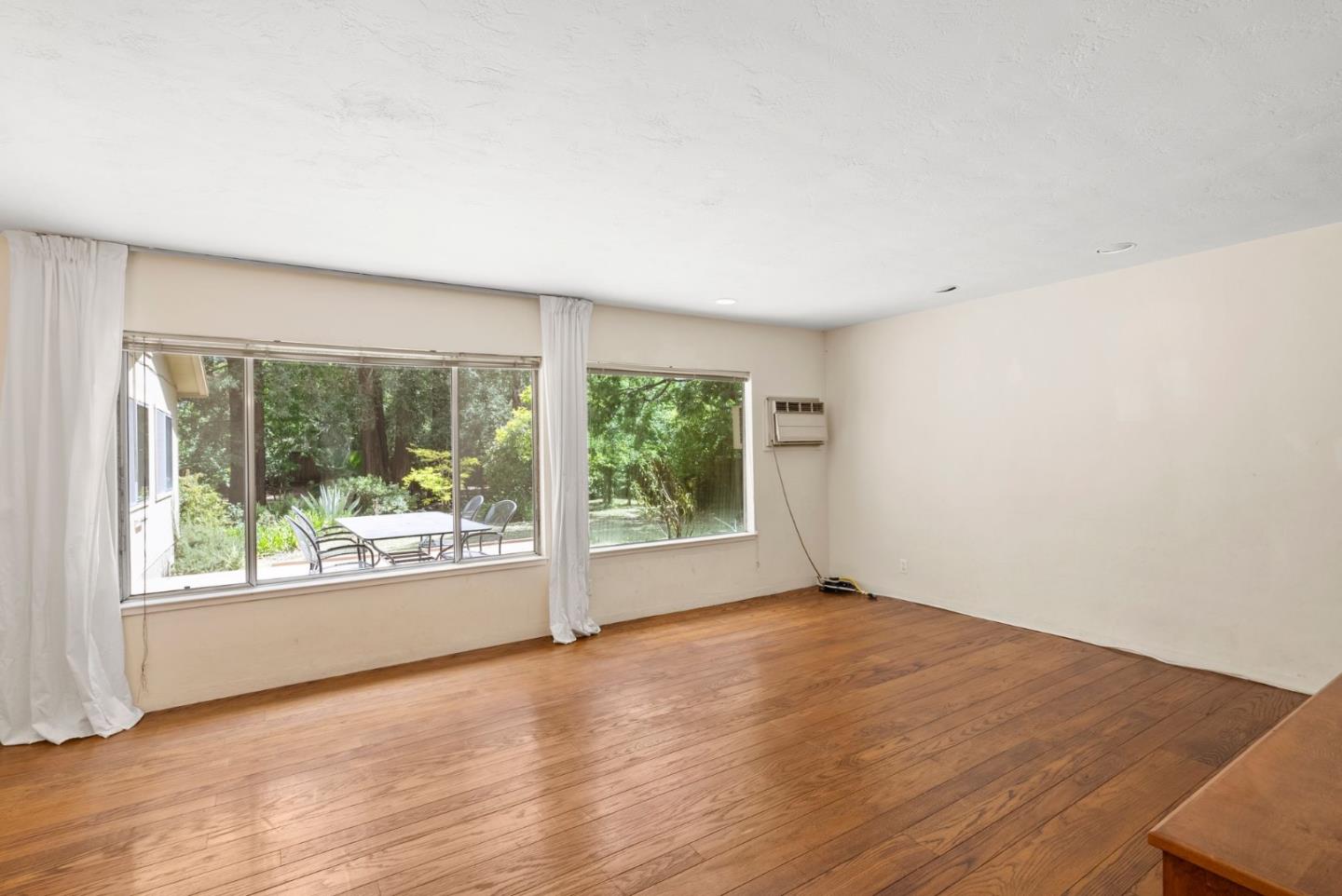 Detail Gallery Image 34 of 74 For 24401 Summerhill Ave, Los Altos,  CA 94024 - 4 Beds | 2 Baths