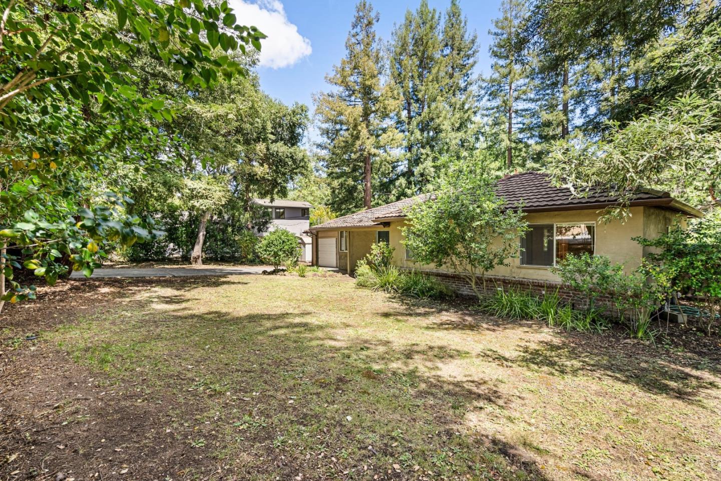 Detail Gallery Image 9 of 74 For 24401 Summerhill Ave, Los Altos,  CA 94024 - 4 Beds | 2 Baths