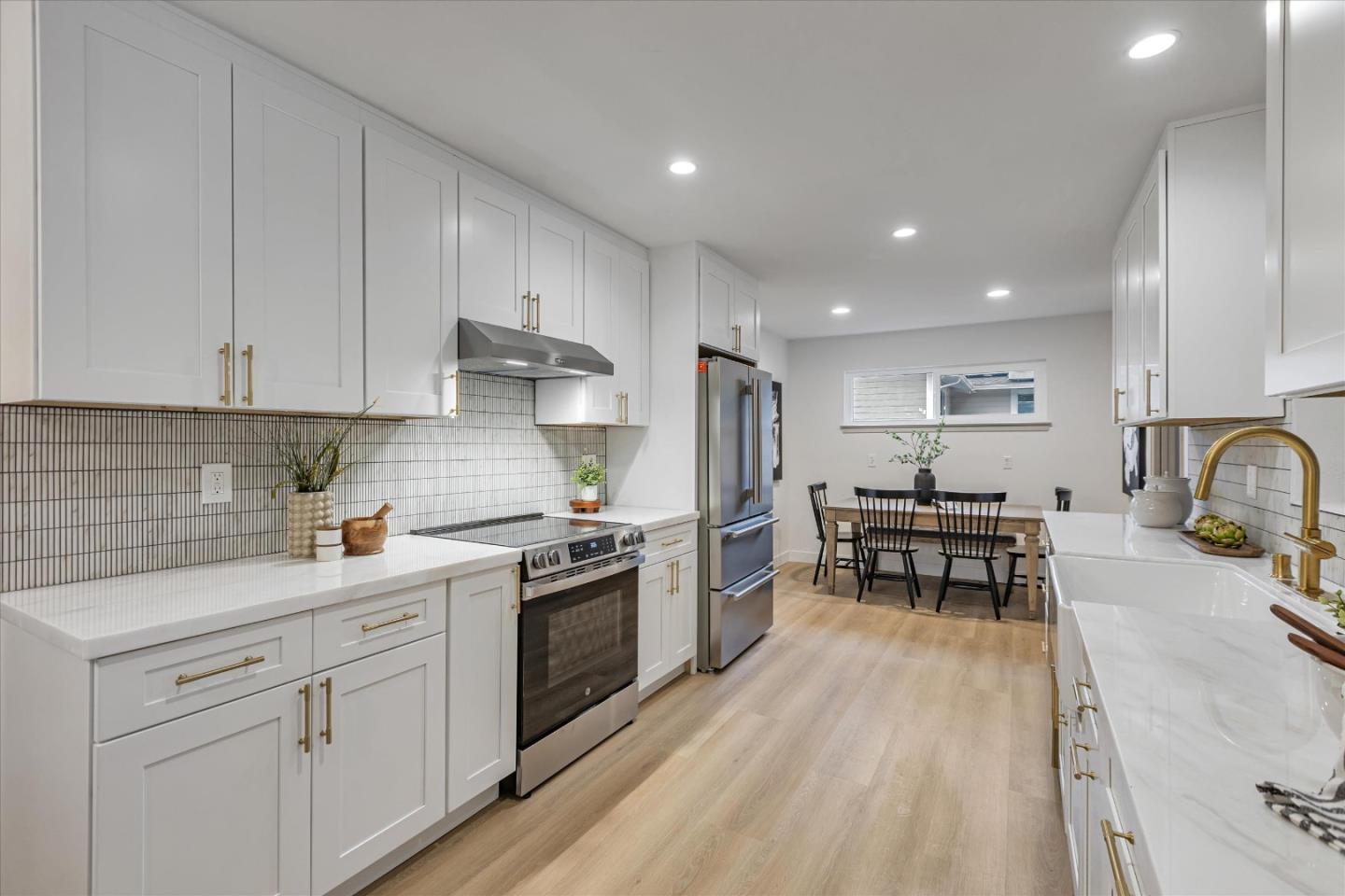 Detail Gallery Image 14 of 89 For 2845 Brittan Ave, San Carlos,  CA 94070 - 4 Beds | 2/1 Baths