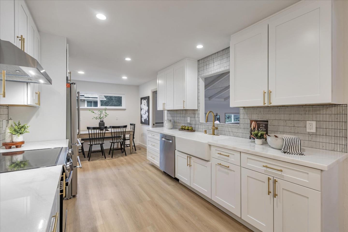 Detail Gallery Image 15 of 89 For 2845 Brittan Ave, San Carlos,  CA 94070 - 4 Beds | 2/1 Baths