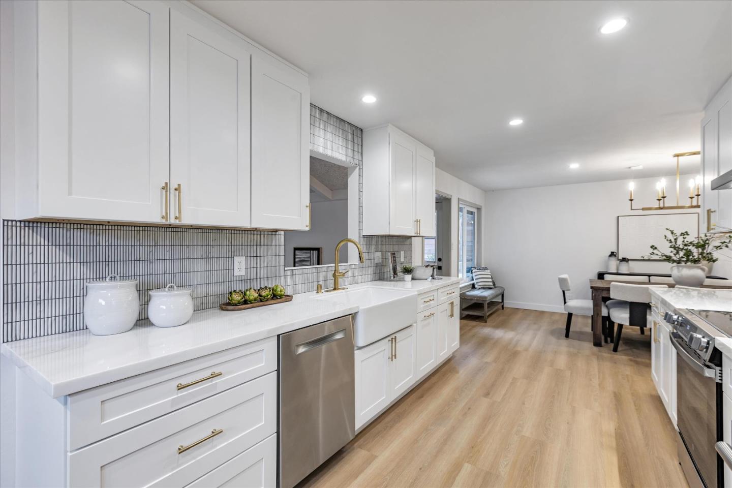 Detail Gallery Image 16 of 89 For 2845 Brittan Ave, San Carlos,  CA 94070 - 4 Beds | 2/1 Baths