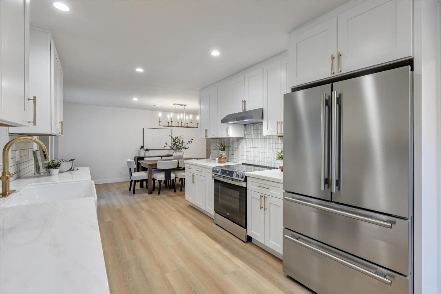 Detail Gallery Image 17 of 89 For 2845 Brittan Ave, San Carlos,  CA 94070 - 4 Beds | 2/1 Baths