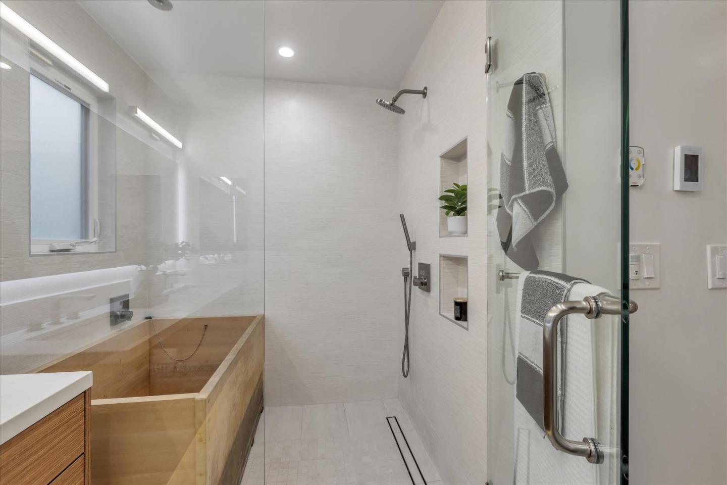 Detail Gallery Image 41 of 89 For 2845 Brittan Ave, San Carlos,  CA 94070 - 4 Beds | 2/1 Baths