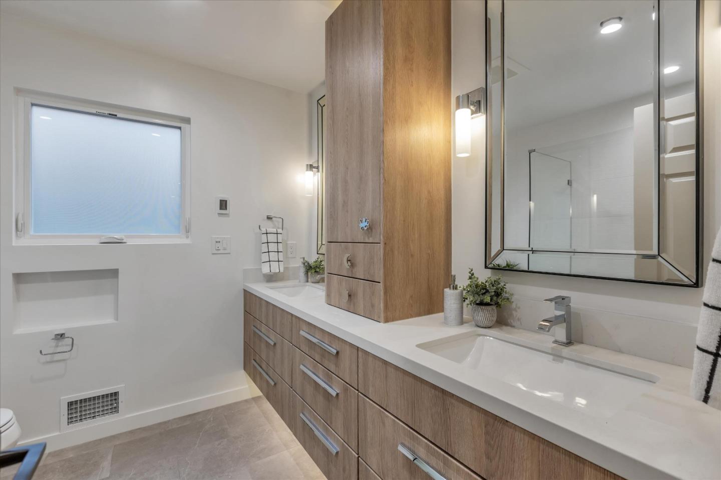 Detail Gallery Image 42 of 89 For 2845 Brittan Ave, San Carlos,  CA 94070 - 4 Beds | 2/1 Baths