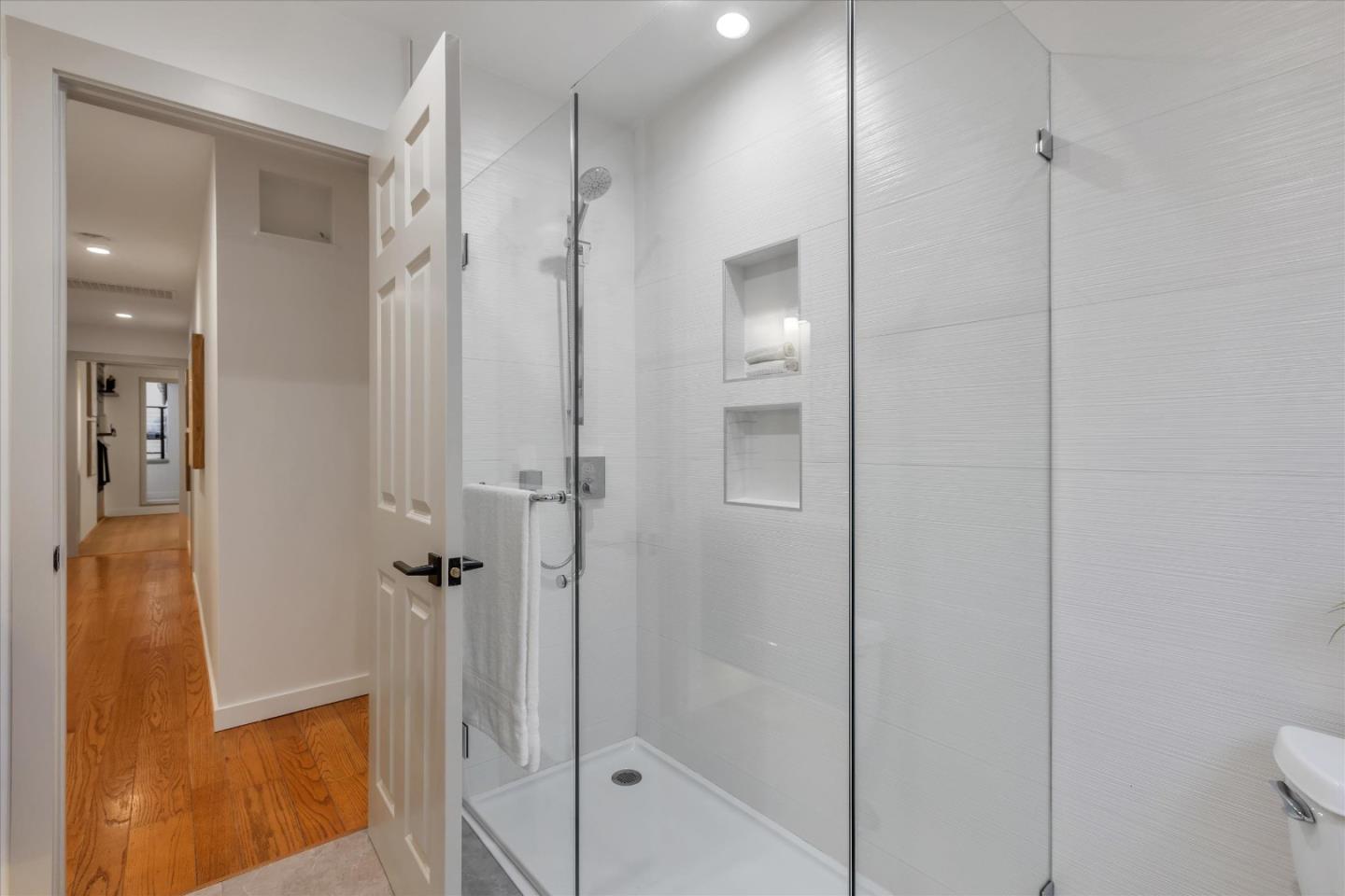 Detail Gallery Image 43 of 89 For 2845 Brittan Ave, San Carlos,  CA 94070 - 4 Beds | 2/1 Baths