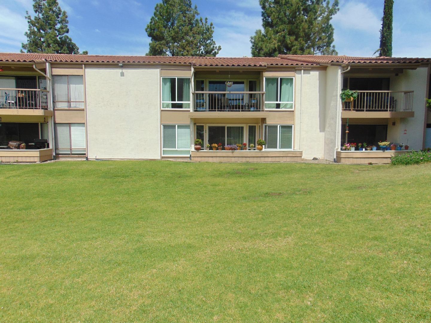 Detail Gallery Image 1 of 14 For 12555 Oaks North Dr #206,  San Diego,  CA 92128 - 2 Beds | 2 Baths