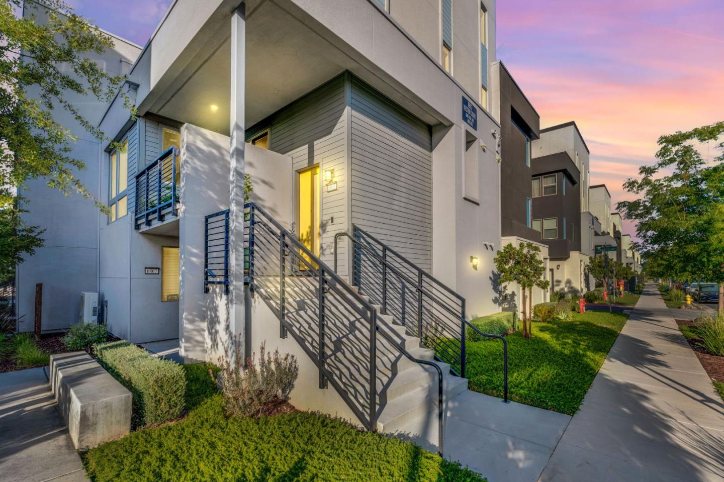 Detail Gallery Image 2 of 44 For 6803 Vector Ct, San Jose,  CA 95119 - 3 Beds | 3 Baths