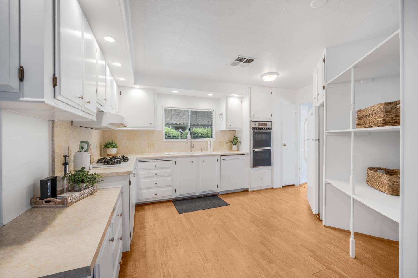 Detail Gallery Image 10 of 28 For 275 Burnett Ave #54,  Morgan Hill,  CA 95037 - 2 Beds | 2 Baths