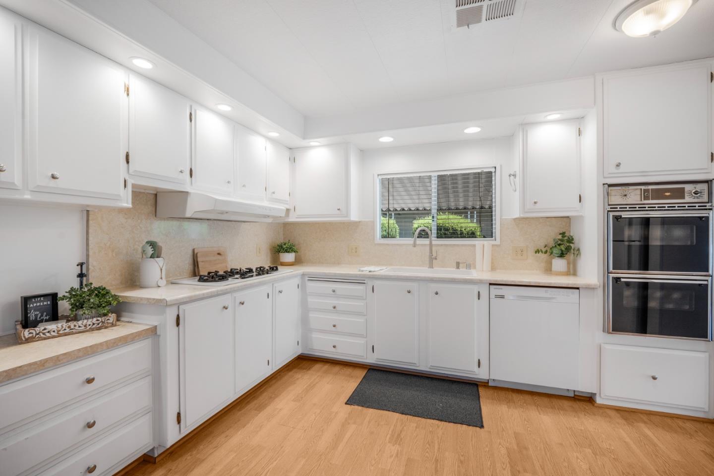 Detail Gallery Image 11 of 28 For 275 Burnett Ave #54,  Morgan Hill,  CA 95037 - 2 Beds | 2 Baths