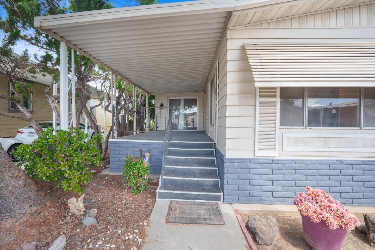 Detail Gallery Image 2 of 28 For 275 Burnett Ave #54,  Morgan Hill,  CA 95037 - 2 Beds | 2 Baths
