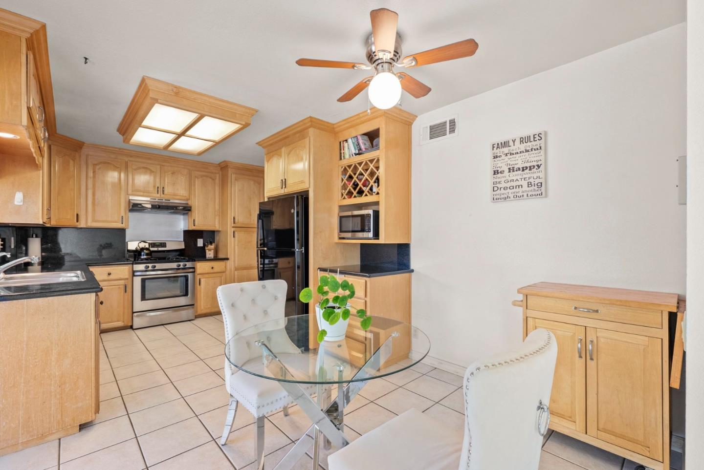 Detail Gallery Image 5 of 24 For 720 Singleton Rd, San Jose,  CA 95111 - 3 Beds | 2 Baths