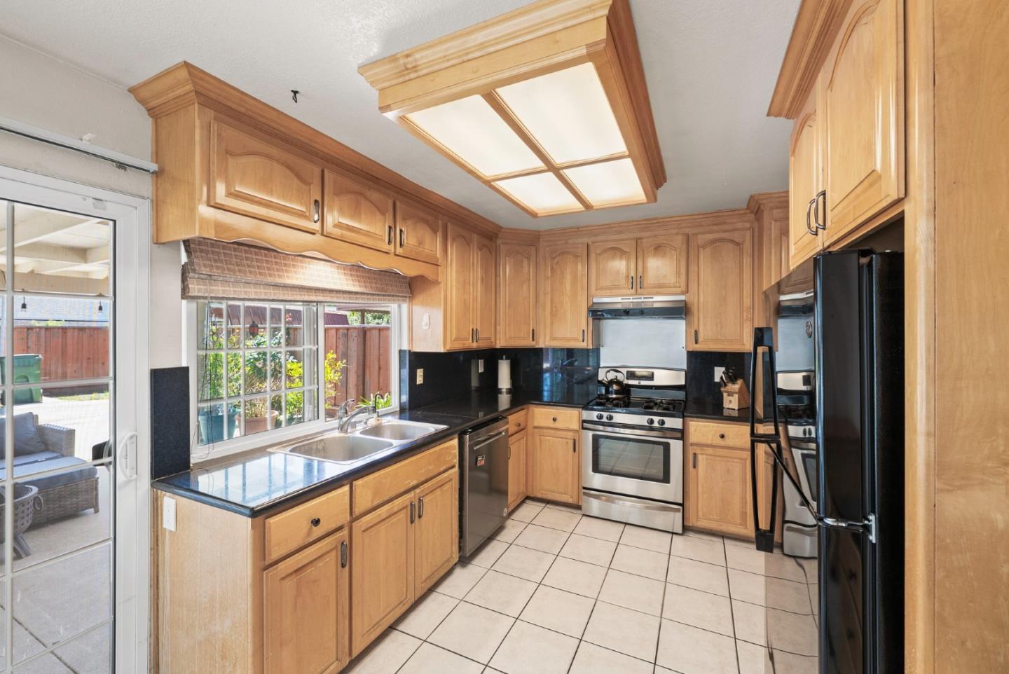 Detail Gallery Image 6 of 24 For 720 Singleton Rd, San Jose,  CA 95111 - 3 Beds | 2 Baths