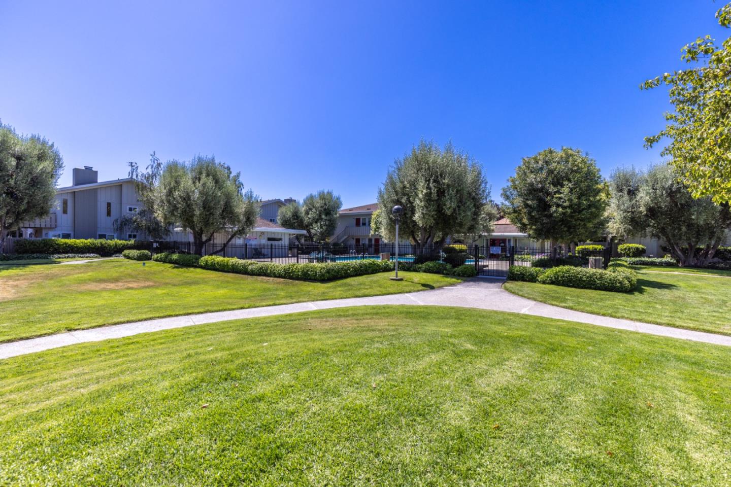 Detail Gallery Image 17 of 25 For 255 S Rengstorff Ave #142,  Mountain View,  CA 94040 - 1 Beds | 1 Baths