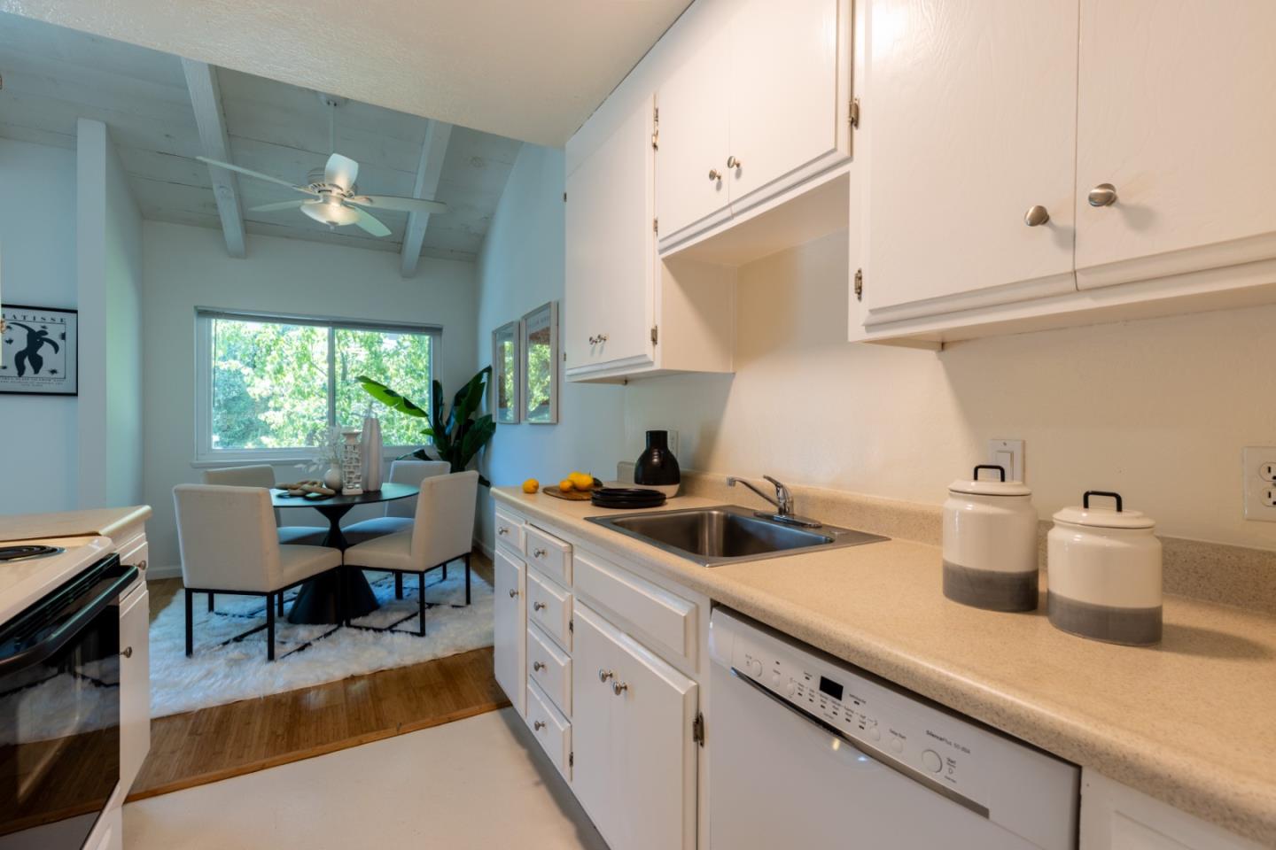 Detail Gallery Image 5 of 25 For 255 S Rengstorff Ave #142,  Mountain View,  CA 94040 - 1 Beds | 1 Baths