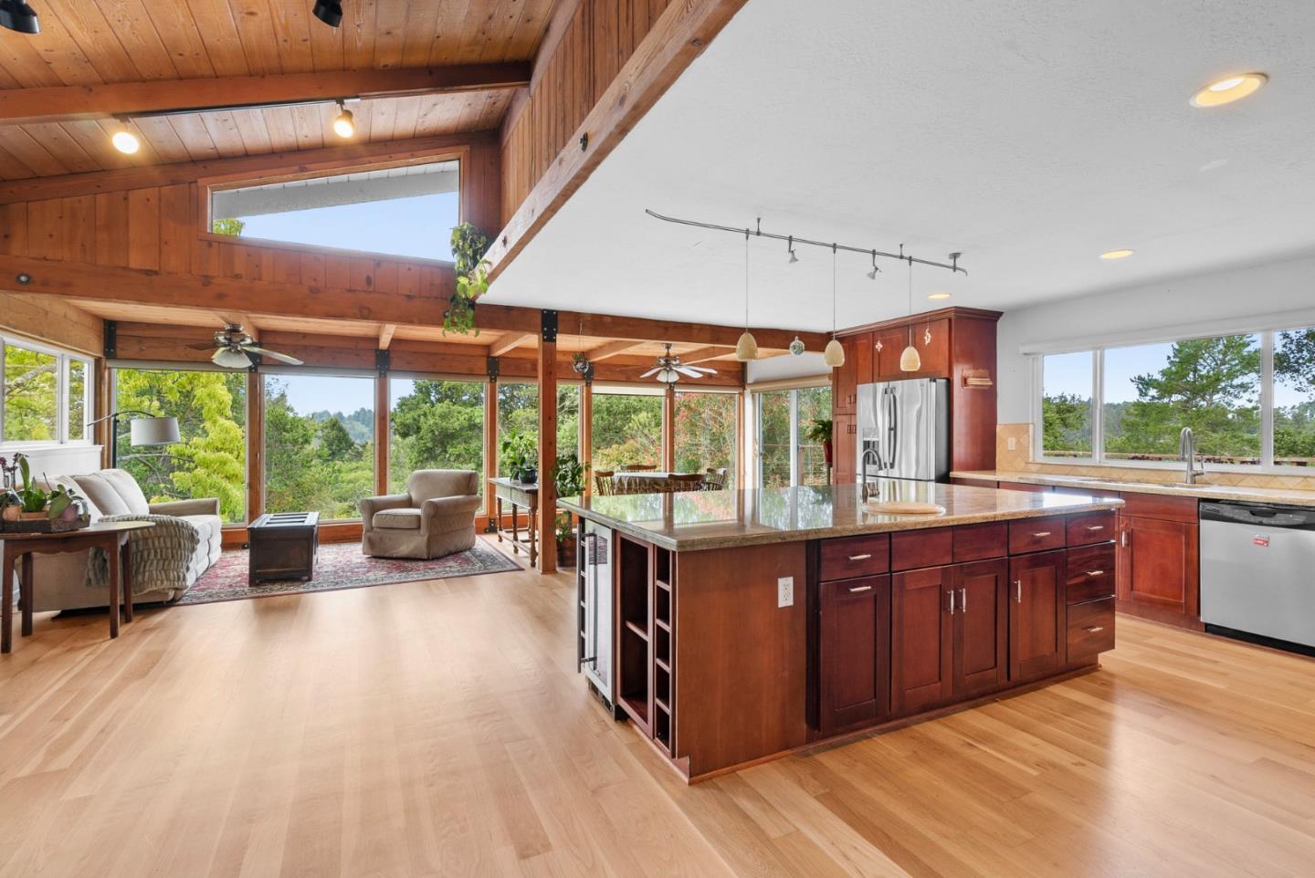 Detail Gallery Image 10 of 41 For 1044 Pleasant Valley Rd, Aptos,  CA 95003 - 4 Beds | 3 Baths