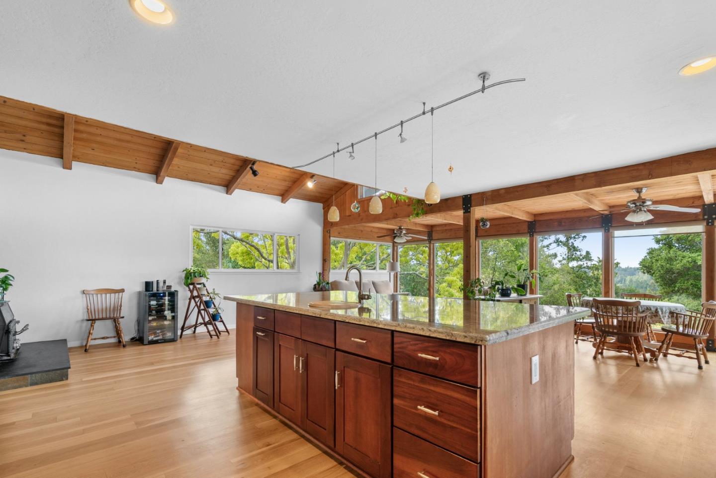 Detail Gallery Image 15 of 41 For 1044 Pleasant Valley Rd, Aptos,  CA 95003 - 4 Beds | 3 Baths