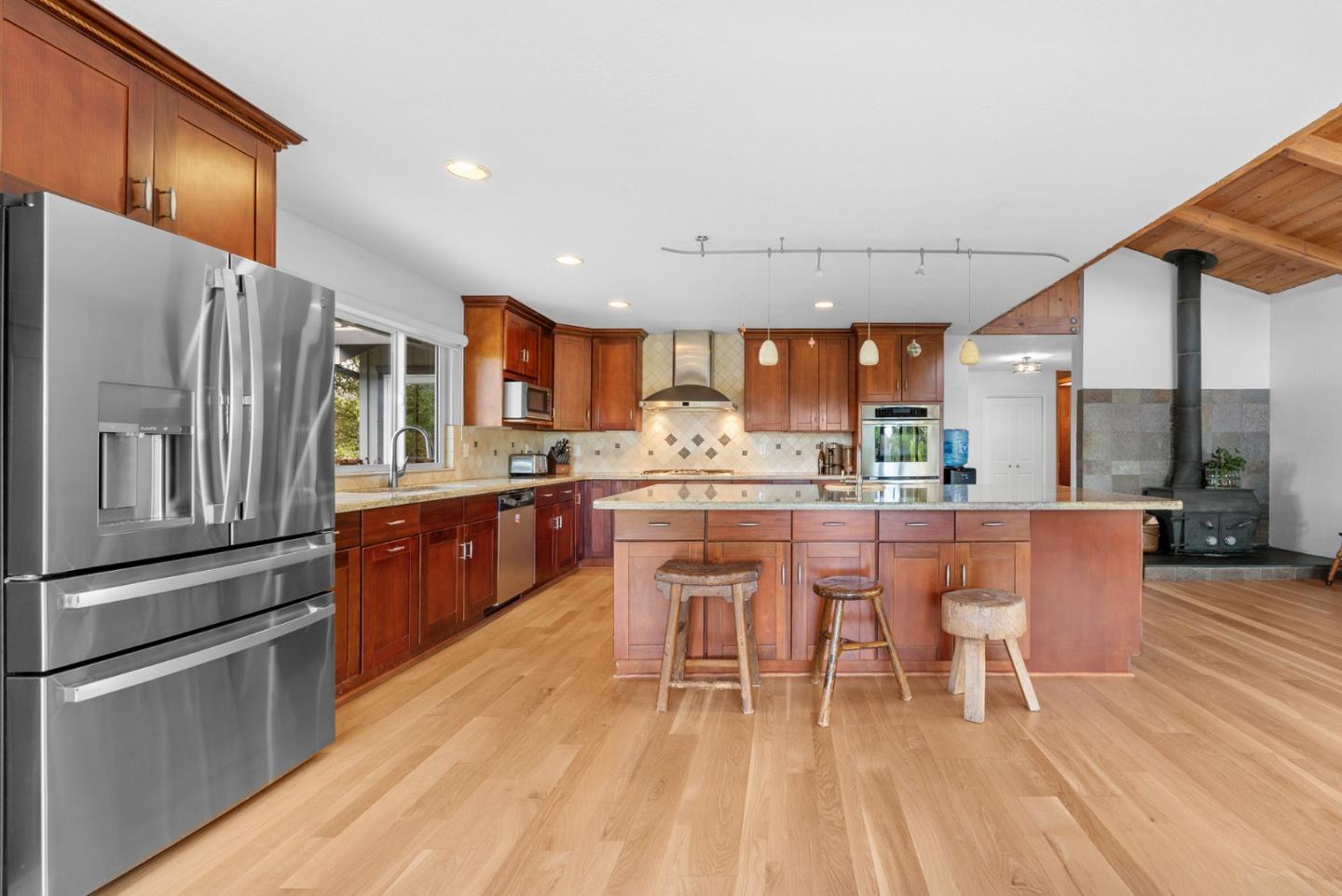 Detail Gallery Image 9 of 41 For 1044 Pleasant Valley Rd, Aptos,  CA 95003 - 4 Beds | 3 Baths