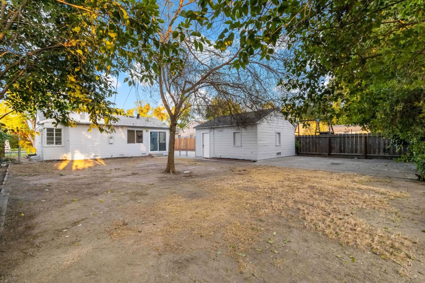 Detail Gallery Image 11 of 61 For 413 Santa Barbara Ave, Modesto,  CA 95354 - 2 Beds | 1 Baths
