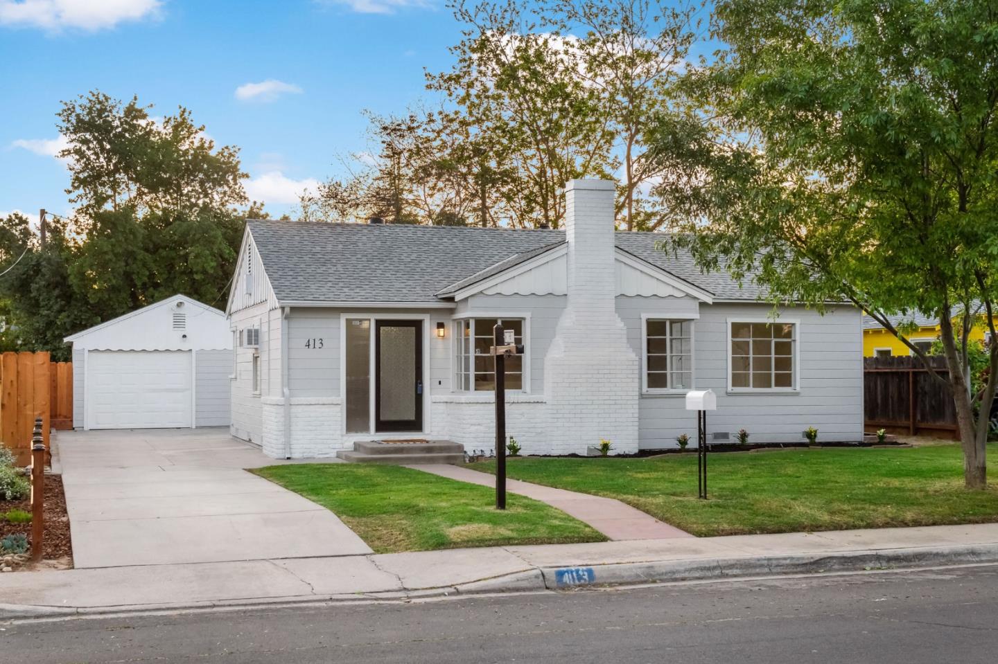 Detail Gallery Image 2 of 61 For 413 Santa Barbara Ave, Modesto,  CA 95354 - 2 Beds | 1 Baths