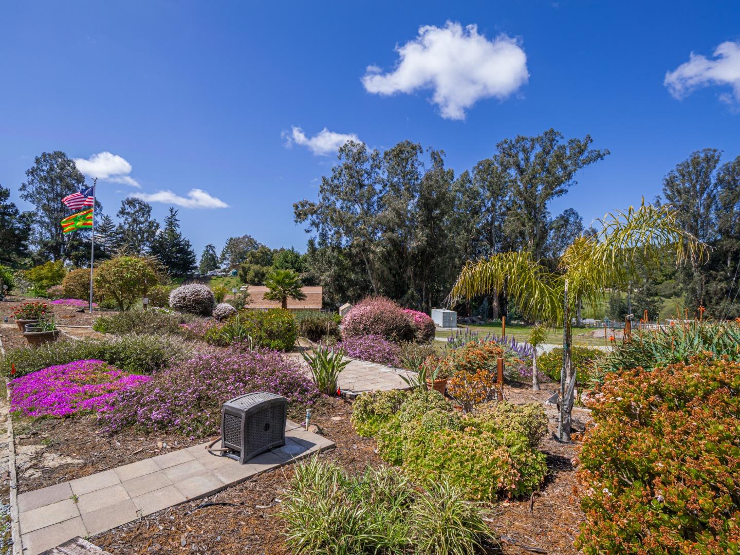 Detail Gallery Image 12 of 91 For 20150 Tarawild Ct, Prunedale,  CA 93907 - 3 Beds | 2/1 Baths