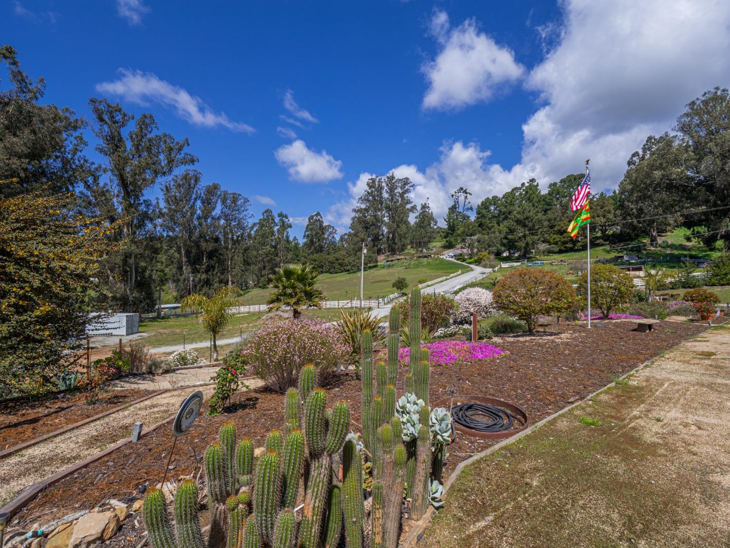Detail Gallery Image 13 of 91 For 20150 Tarawild Ct, Prunedale,  CA 93907 - 3 Beds | 2/1 Baths