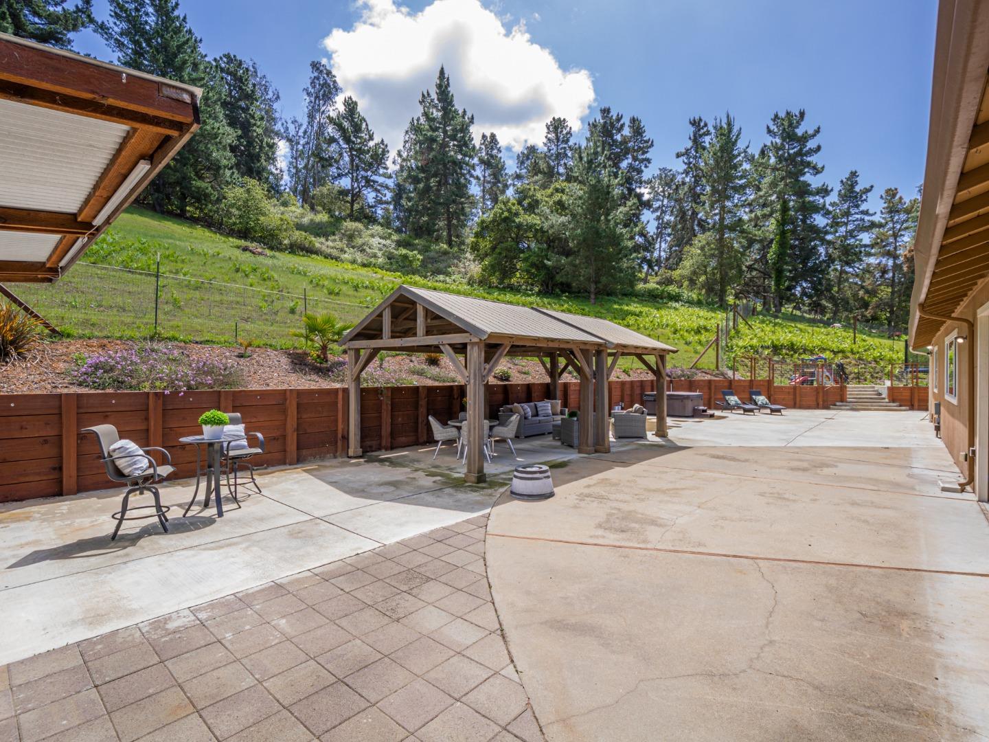 Detail Gallery Image 15 of 91 For 20150 Tarawild Ct, Prunedale,  CA 93907 - 3 Beds | 2/1 Baths