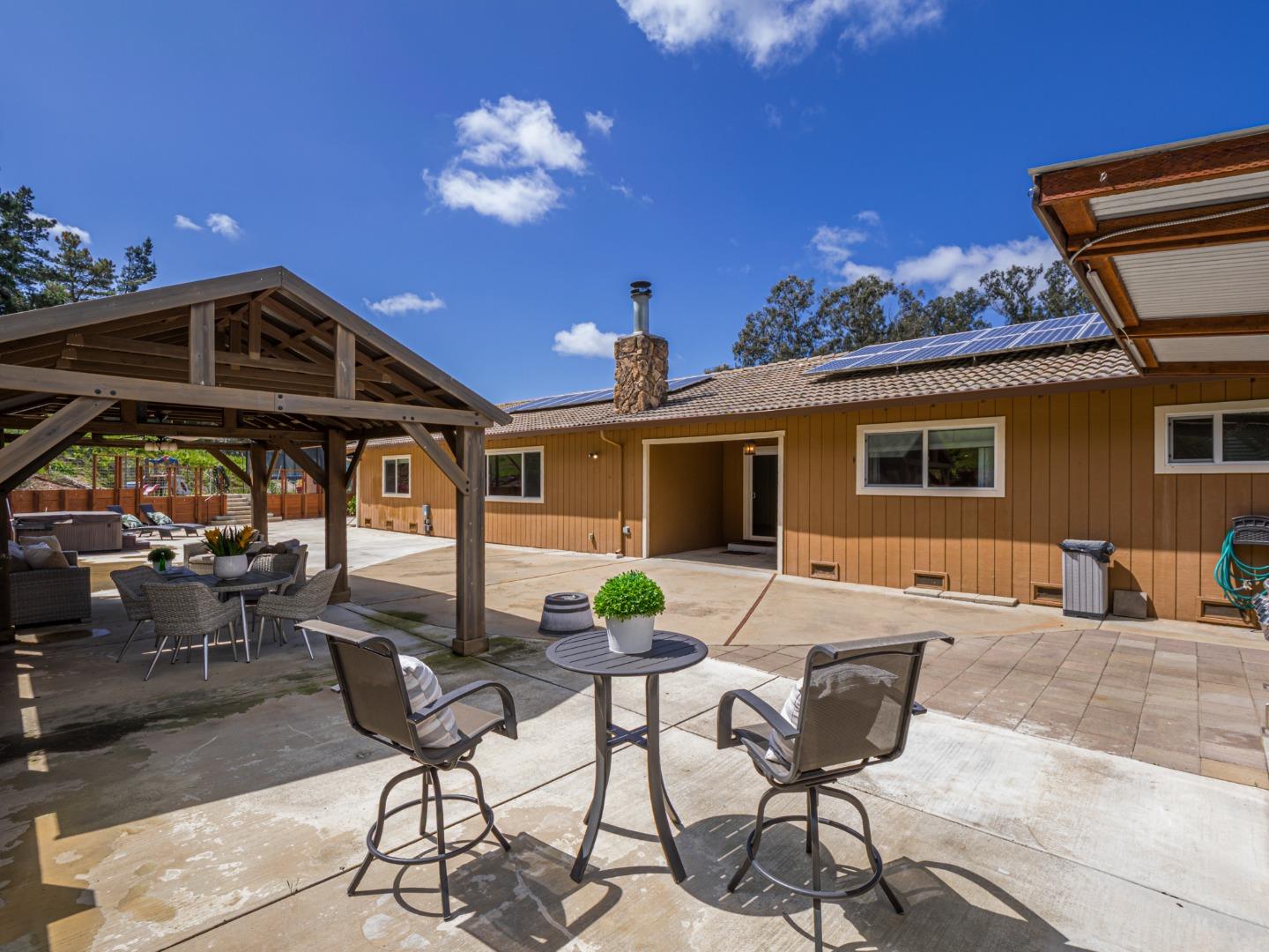 Detail Gallery Image 16 of 91 For 20150 Tarawild Ct, Prunedale,  CA 93907 - 3 Beds | 2/1 Baths