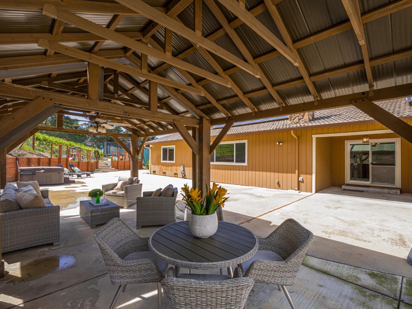 Detail Gallery Image 21 of 91 For 20150 Tarawild Ct, Prunedale,  CA 93907 - 3 Beds | 2/1 Baths
