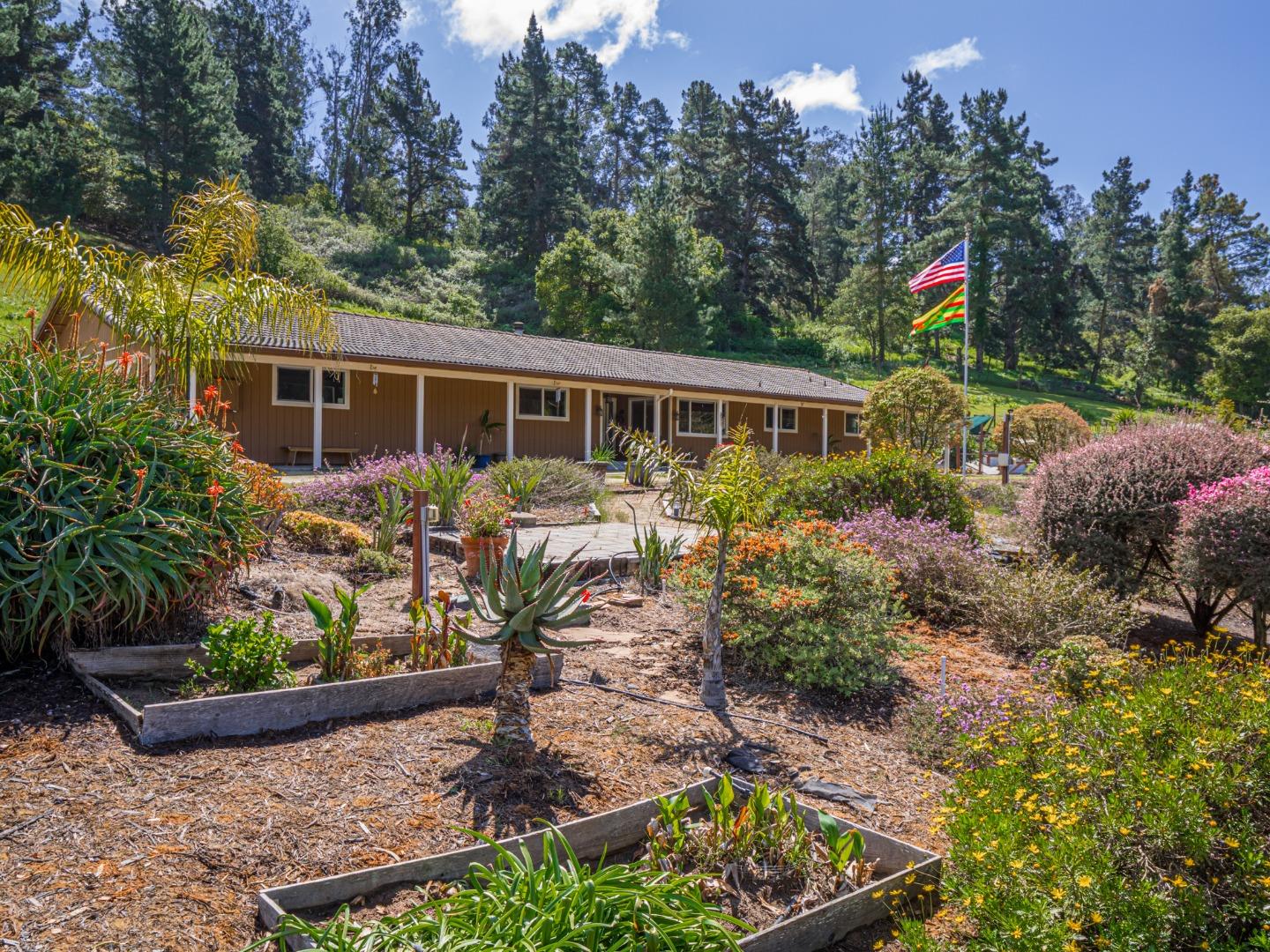 Detail Gallery Image 7 of 91 For 20150 Tarawild Ct, Prunedale,  CA 93907 - 3 Beds | 2/1 Baths