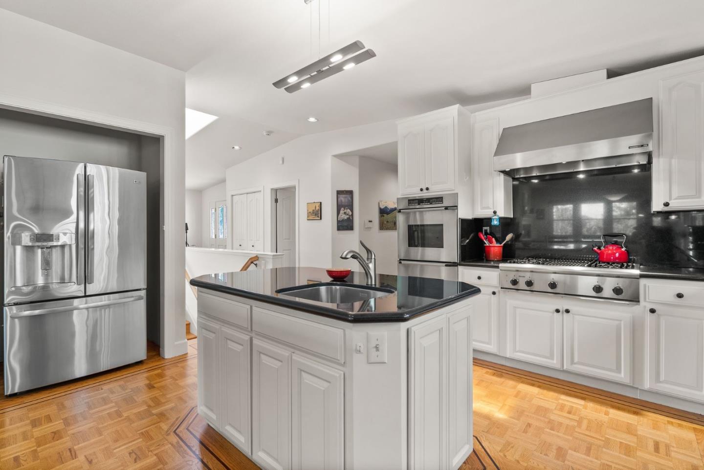 Detail Gallery Image 15 of 58 For 3920 Lakemead Way, Redwood City,  CA 94062 - 5 Beds | 4/1 Baths