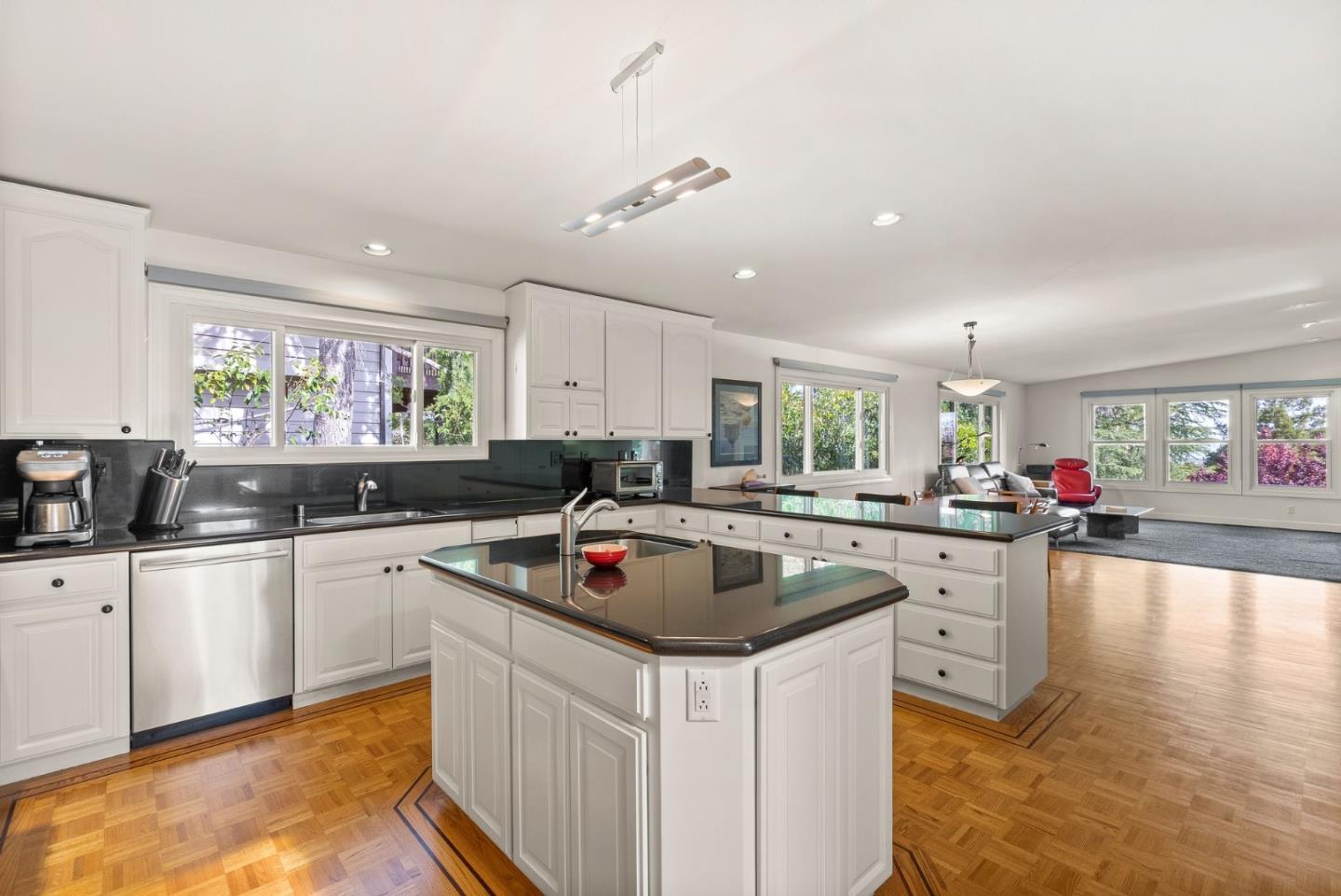 Detail Gallery Image 18 of 58 For 3920 Lakemead Way, Redwood City,  CA 94062 - 5 Beds | 4/1 Baths