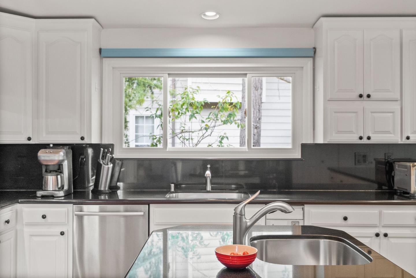 Detail Gallery Image 19 of 58 For 3920 Lakemead Way, Redwood City,  CA 94062 - 5 Beds | 4/1 Baths