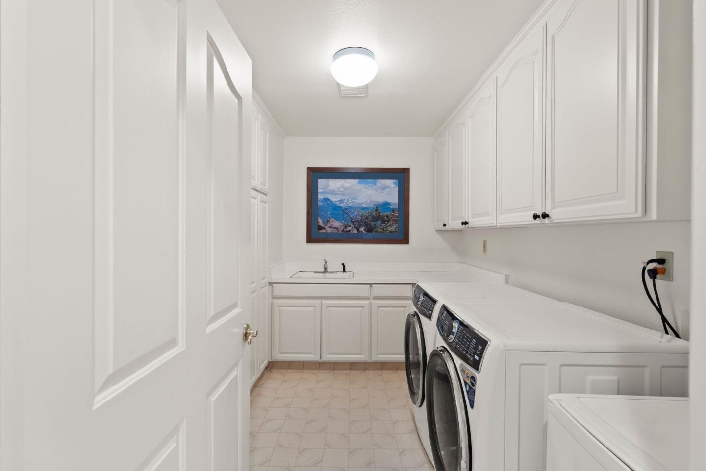 Detail Gallery Image 22 of 58 For 3920 Lakemead Way, Redwood City,  CA 94062 - 5 Beds | 4/1 Baths