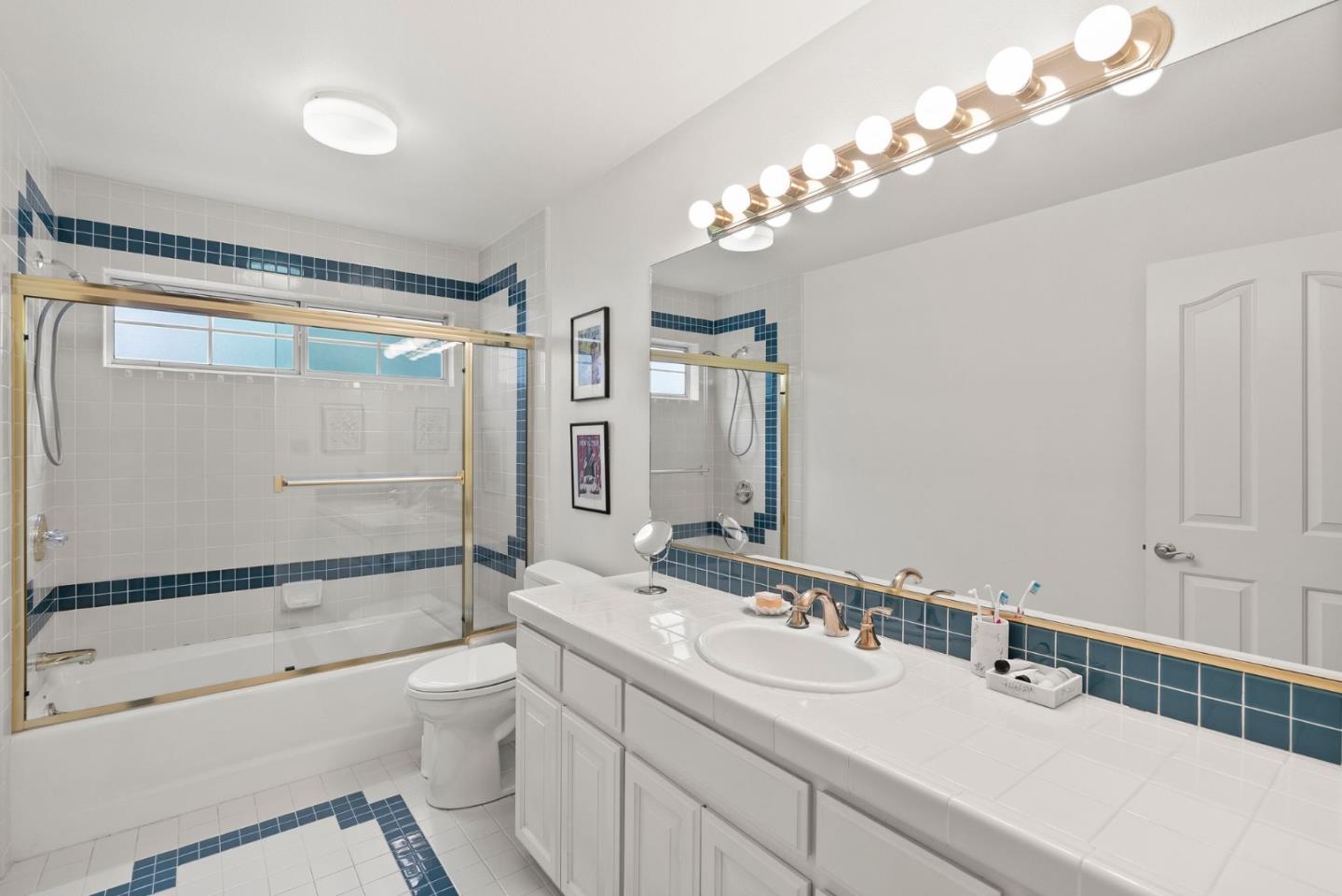 Detail Gallery Image 39 of 58 For 3920 Lakemead Way, Redwood City,  CA 94062 - 5 Beds | 4/1 Baths