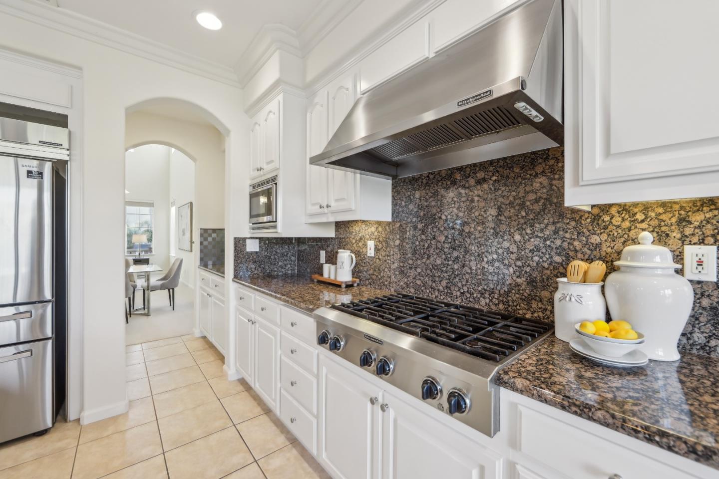 Detail Gallery Image 10 of 87 For 1781 Indigo Oak Ln, San Jose,  CA 95121 - 5 Beds | 4 Baths