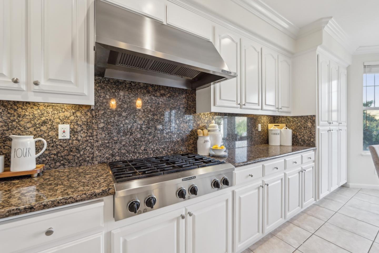 Detail Gallery Image 11 of 87 For 1781 Indigo Oak Ln, San Jose,  CA 95121 - 5 Beds | 4 Baths