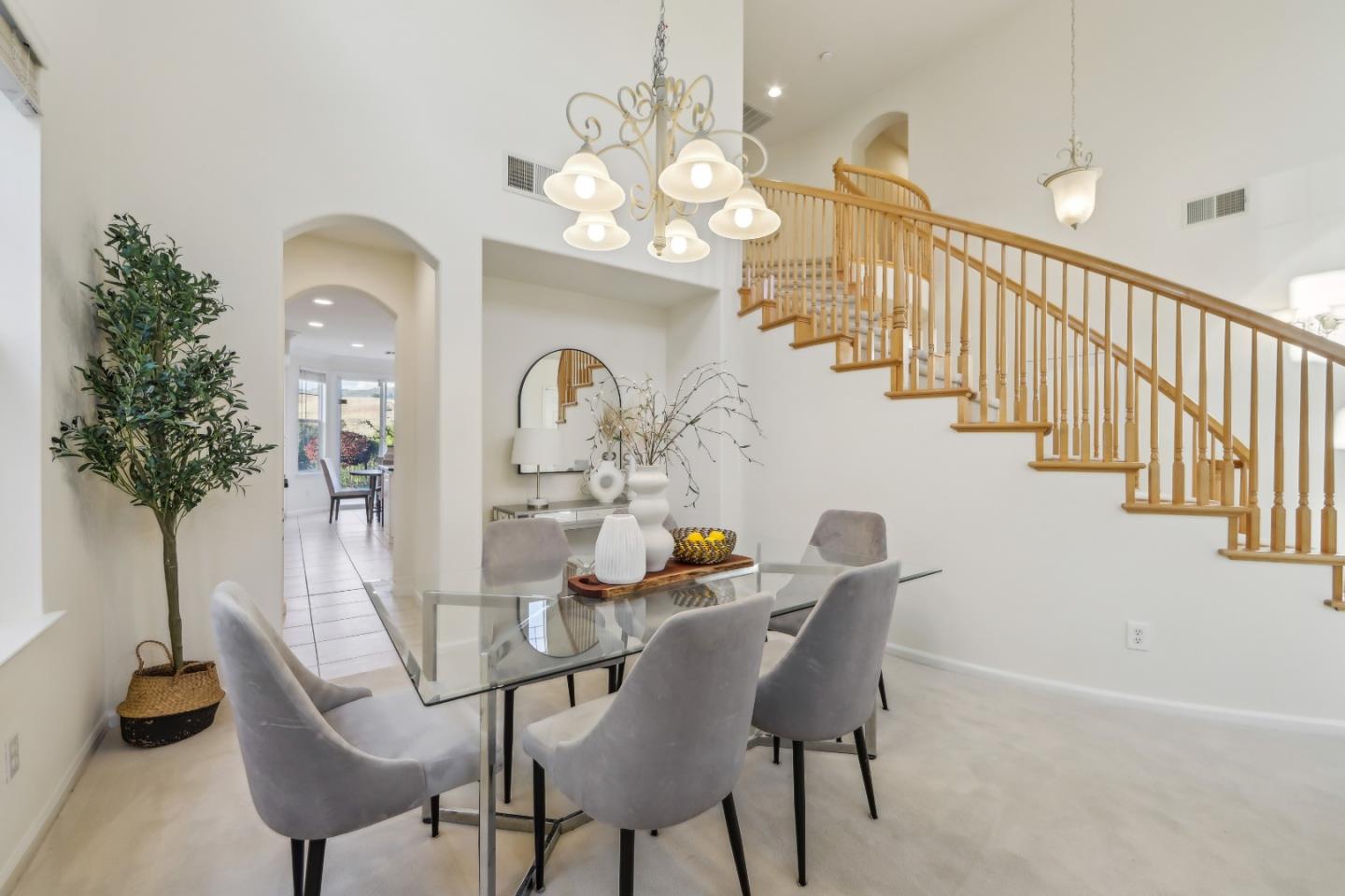 Detail Gallery Image 17 of 87 For 1781 Indigo Oak Ln, San Jose,  CA 95121 - 5 Beds | 4 Baths
