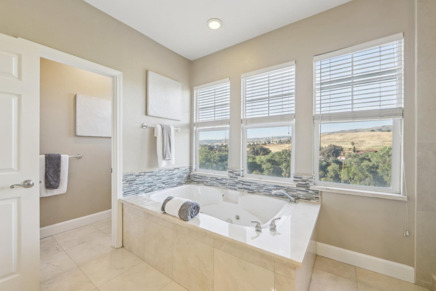 Detail Gallery Image 25 of 87 For 1781 Indigo Oak Ln, San Jose,  CA 95121 - 5 Beds | 4 Baths